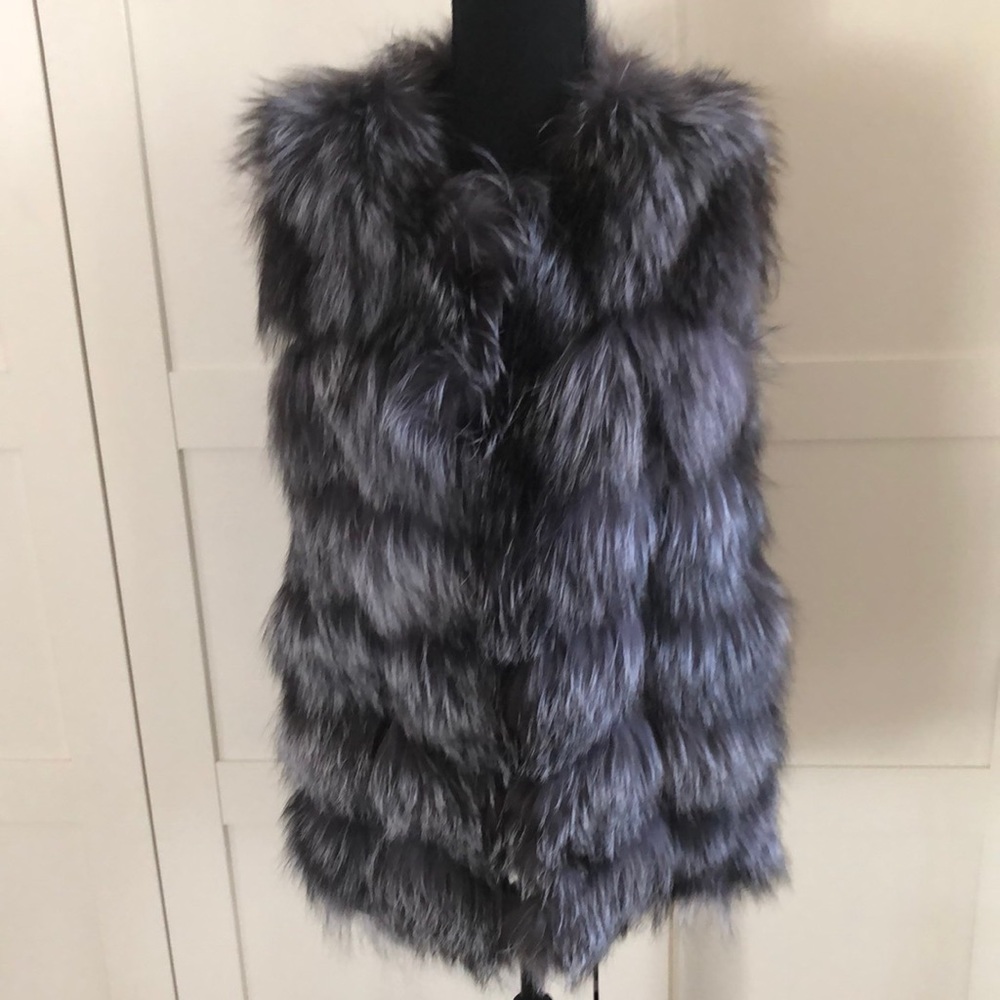 Genuine silver Fox fur vest size XXL -runs small - fits more like a medium/large